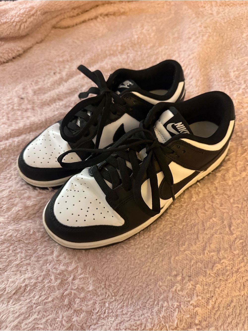 Nike Black and White Low-Top Sneakers 6.5 Size